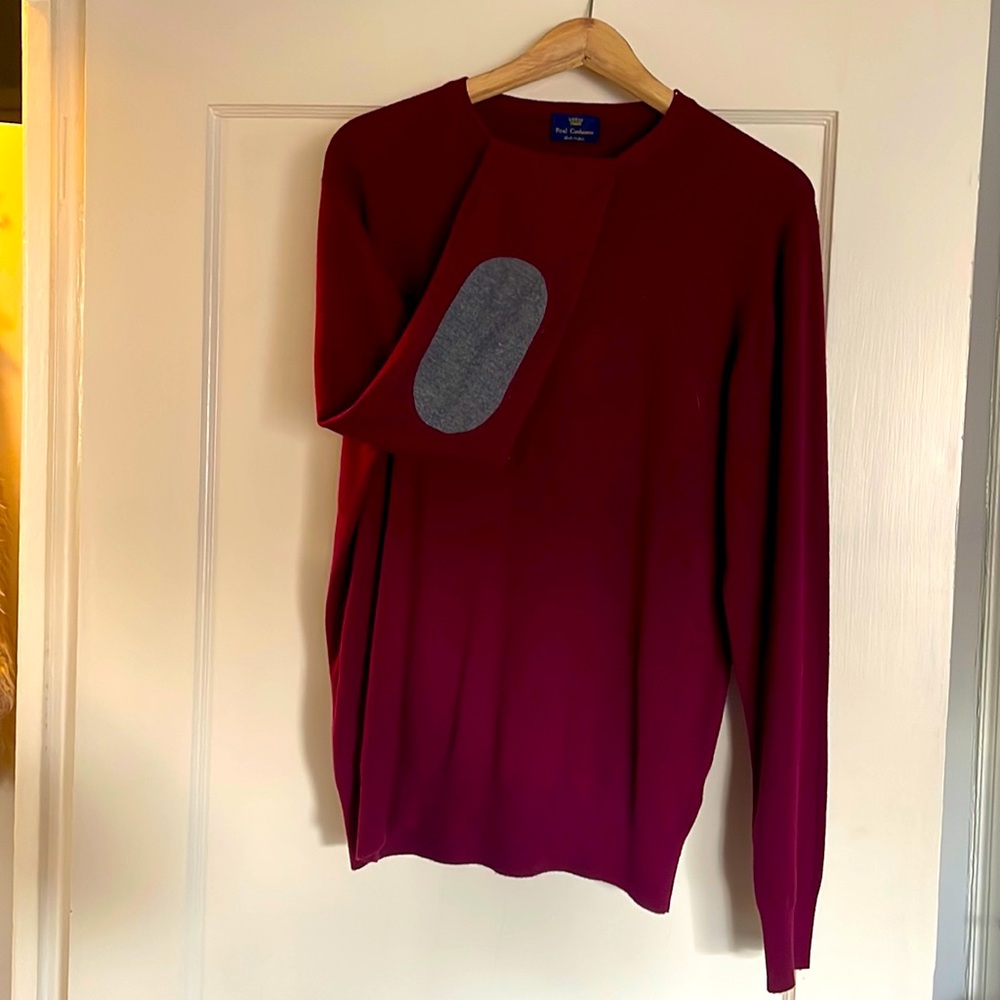 Cashmere and lambs wool mens sweater with grey patch elbows